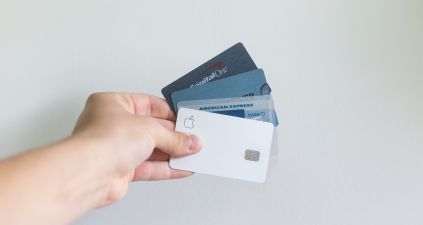 Karta kredytowa a debetowa - czym się różnią?